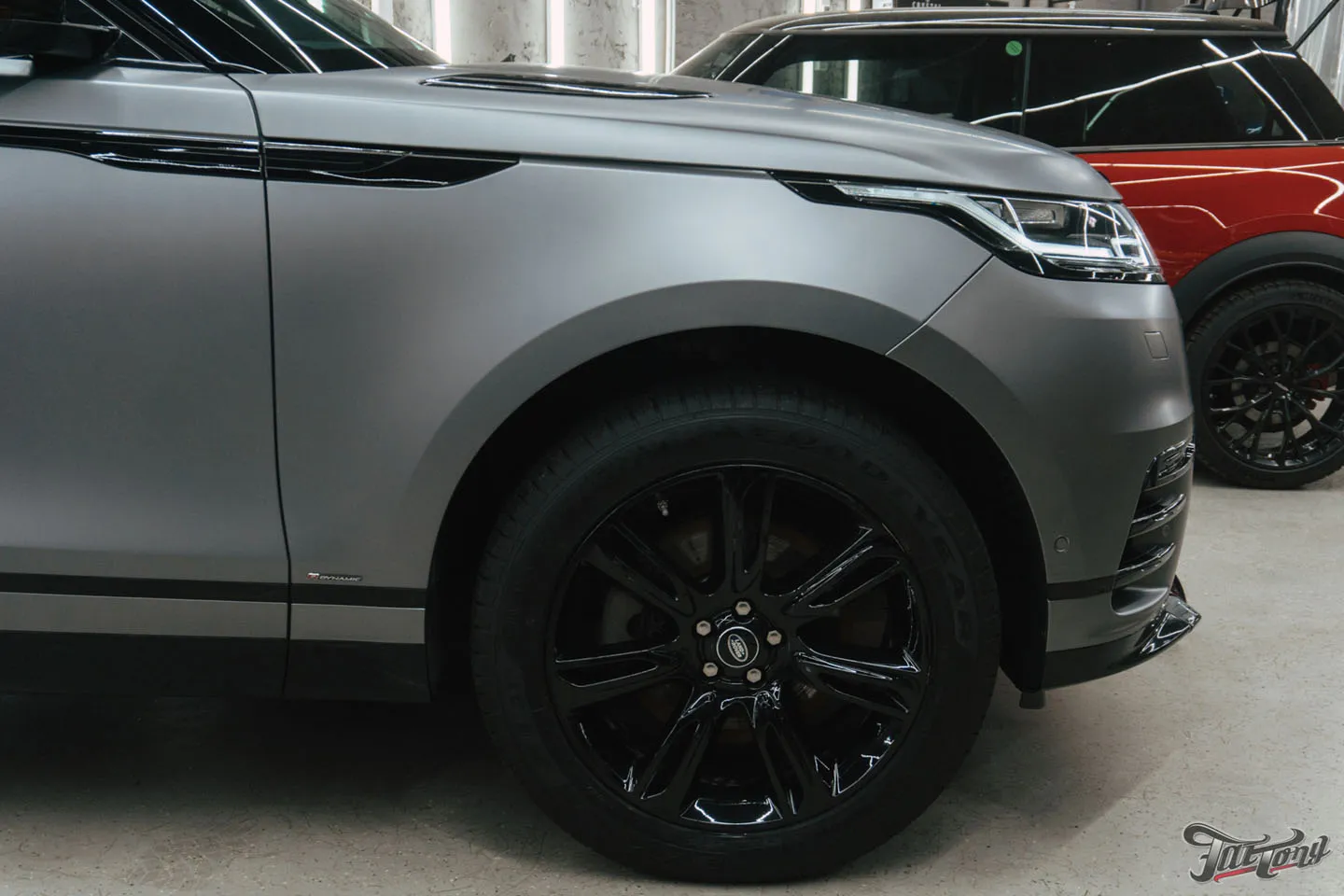 Оклеили Range Rover Velar в матовый полиуретан